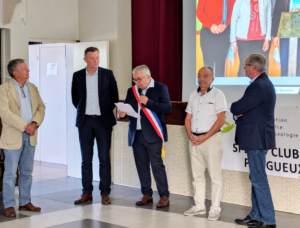 Remise de la médaille d'honneur à Jean-Claude Veyssière